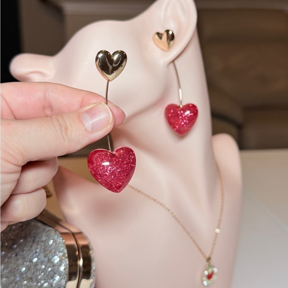 ⚜️ Valentine’s Love | Red Heart Drop Earrings - Picture 8 of 9